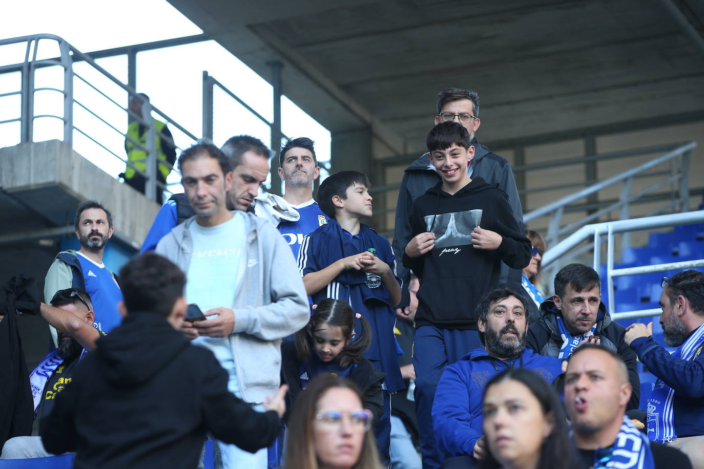 ¿Estuviste viendo el Oviedo - Eibar? ¡Búscate en las fotos del Tartiere!