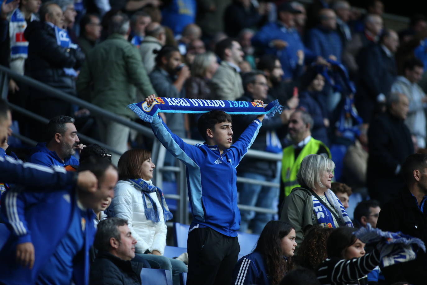 ¿Estuviste viendo el Oviedo - Eibar? ¡Búscate en las fotos del Tartiere!