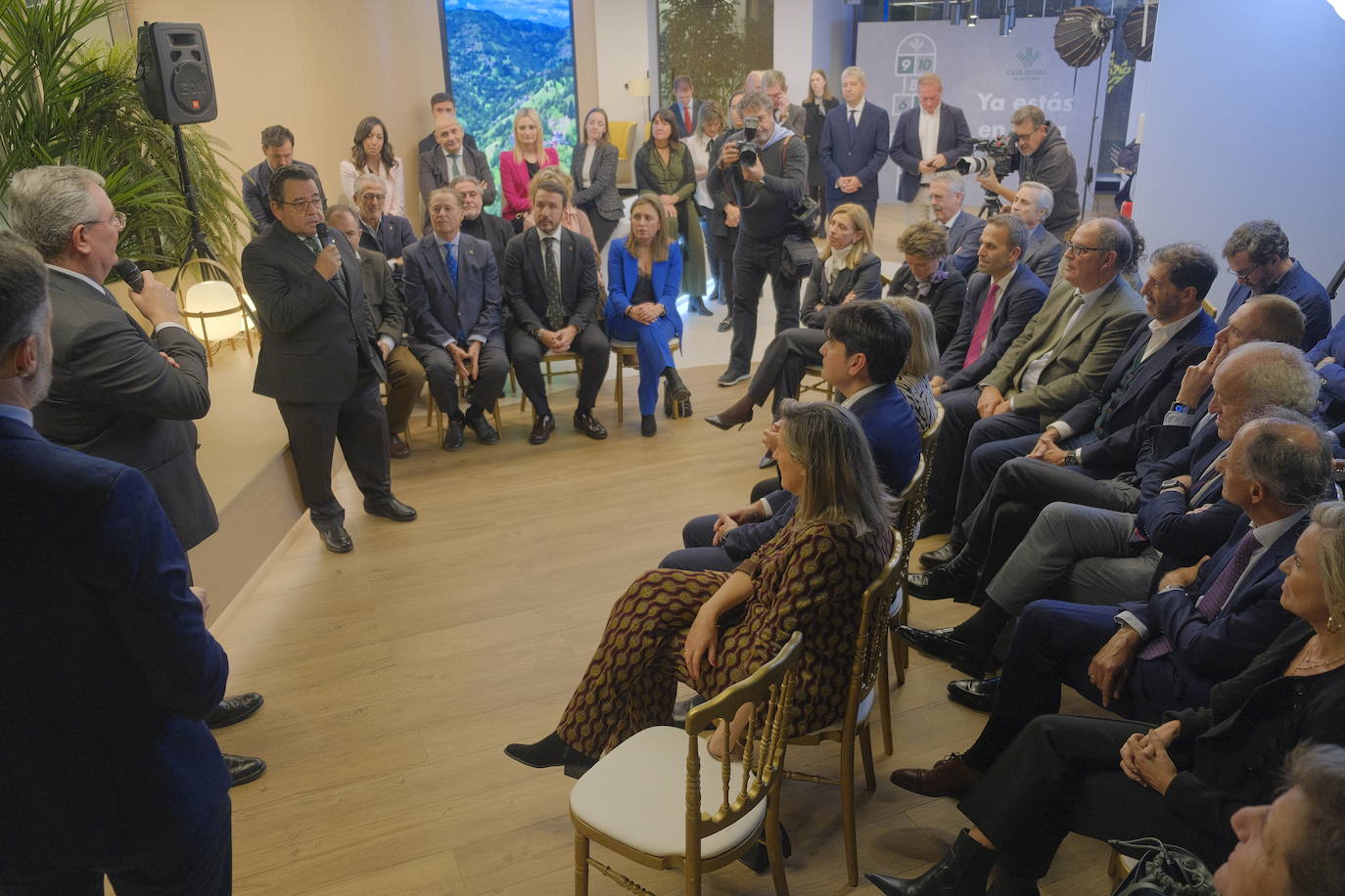 La inauguración de la primera oficina de Caja Rural en Madrid, en imágenes