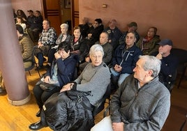 Público asistente al Pleno monográfico sobre el cementerio, esta mañana.