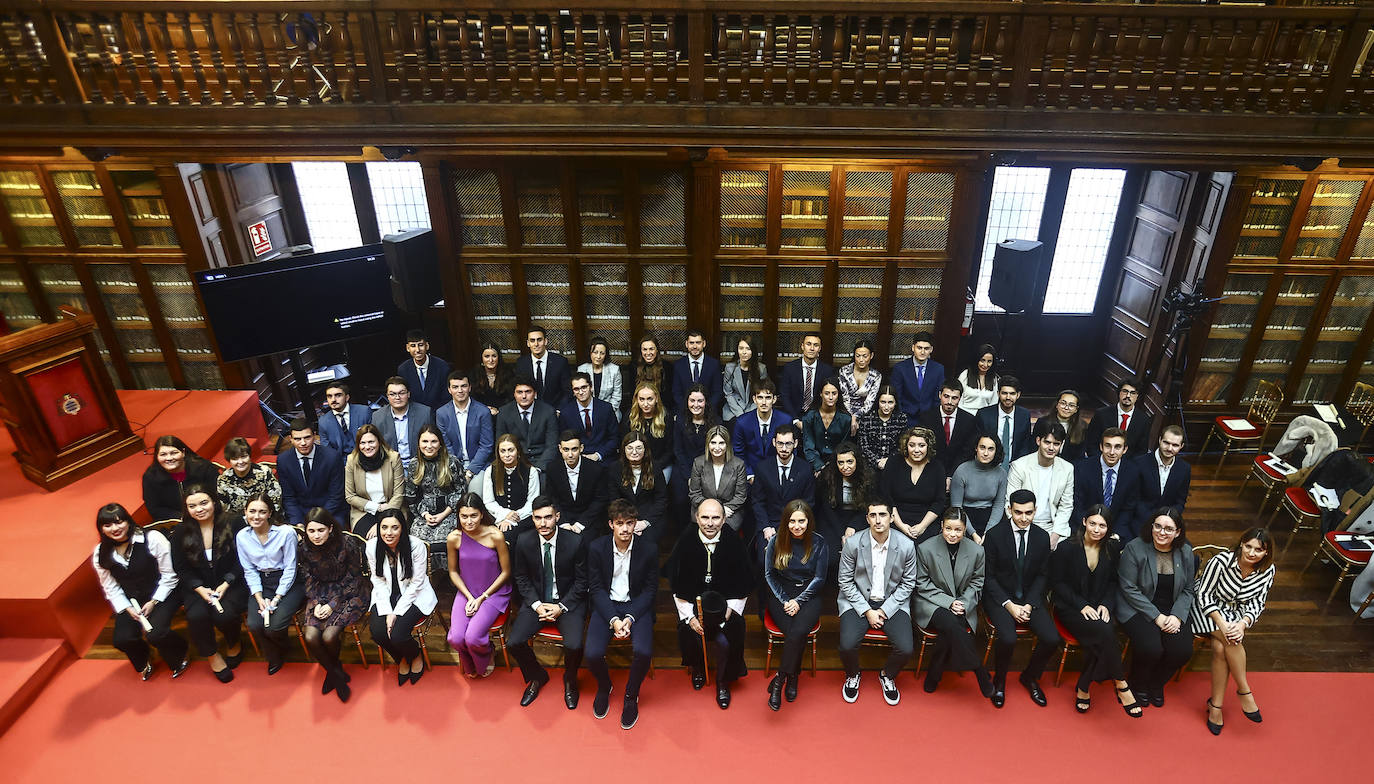 La Universidad entrega sus premios a «a los más sobresalientes»