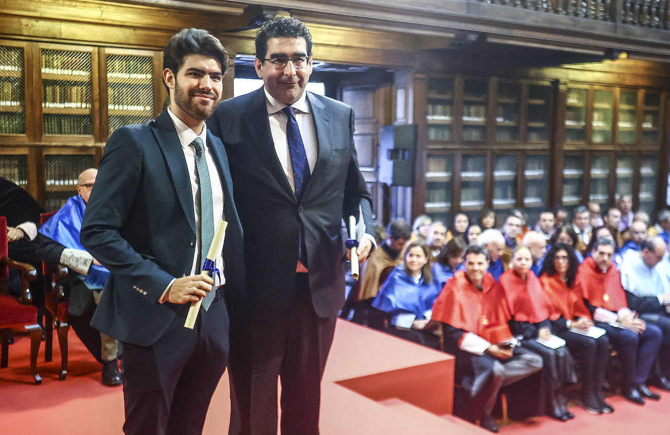 La Universidad entrega sus premios a «a los más sobresalientes»