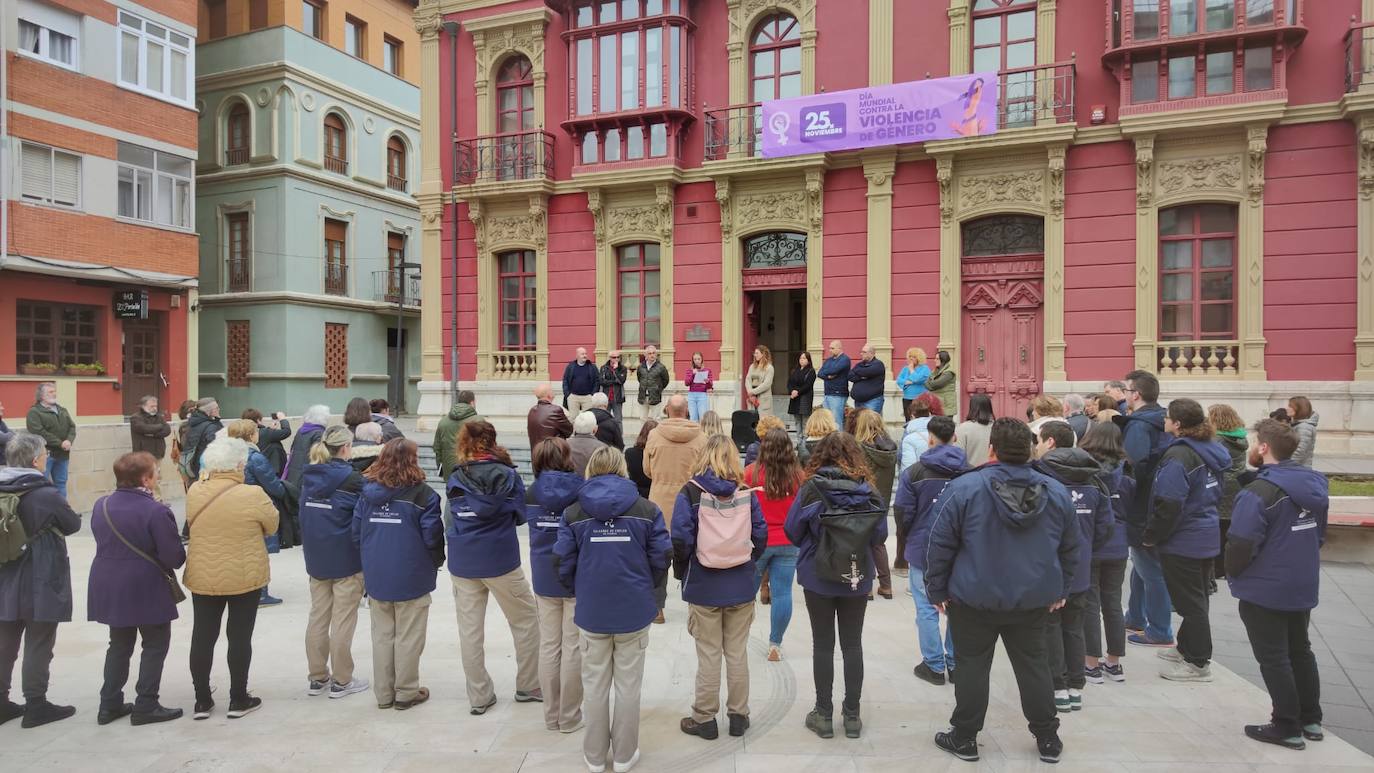 Participantes en el acto de Carreño