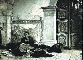 Pobre a la puerta de una iglesia. Fotografía de Mario Pascual