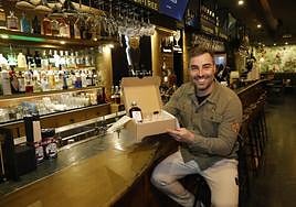 Jorge Serrano, con uno de sus combinados para llevar.