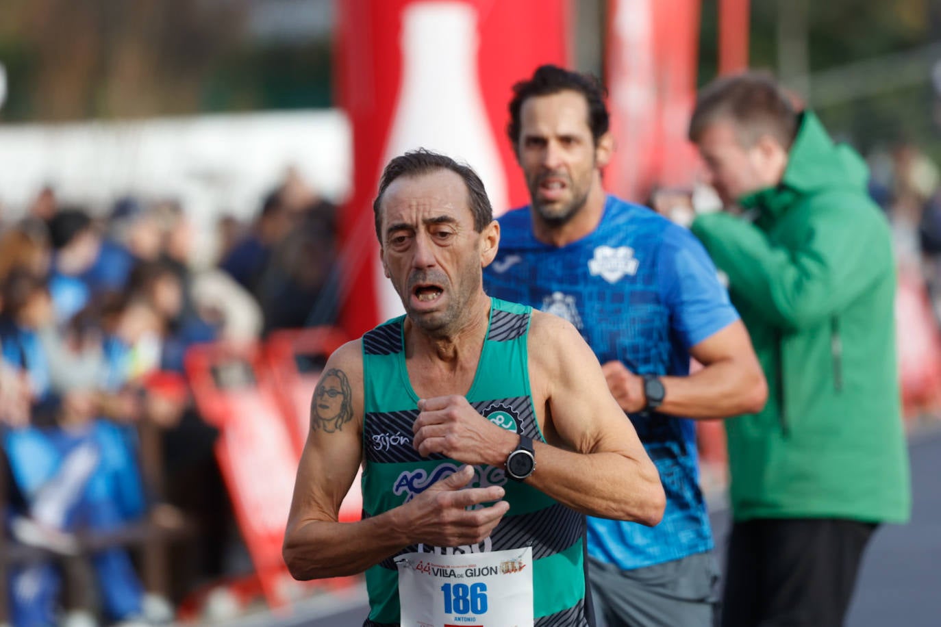 Más de 1.000 corredores se dan cita en el Cross Villa de Gijón