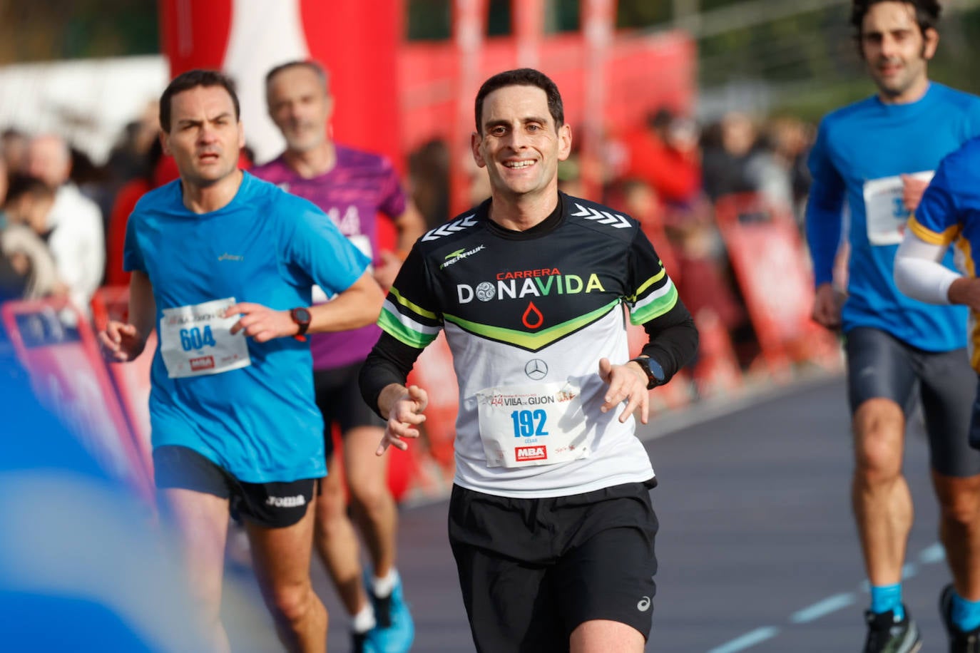 Más de 1.000 corredores se dan cita en el Cross Villa de Gijón