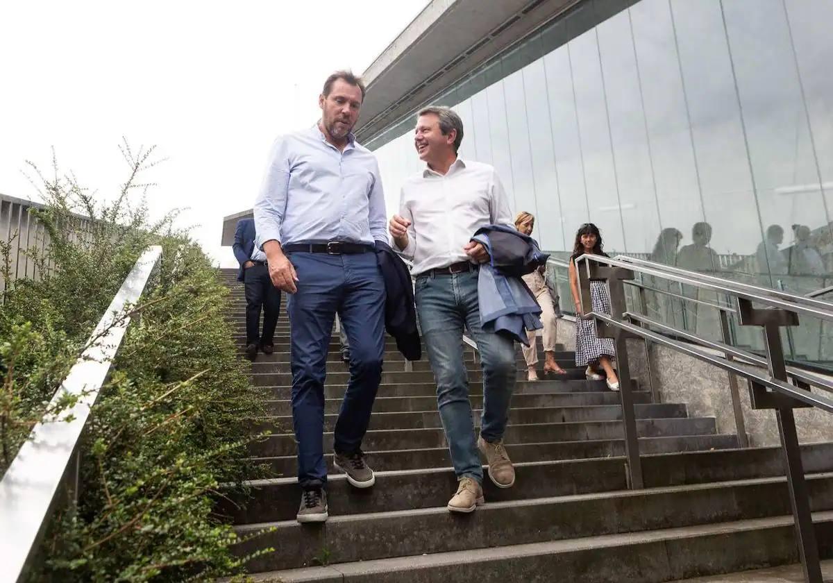 Óscar Puente y José Antonio Santano, durante una visita que realizó en 2022 el entonces alcalde de Valladolid a Irun.