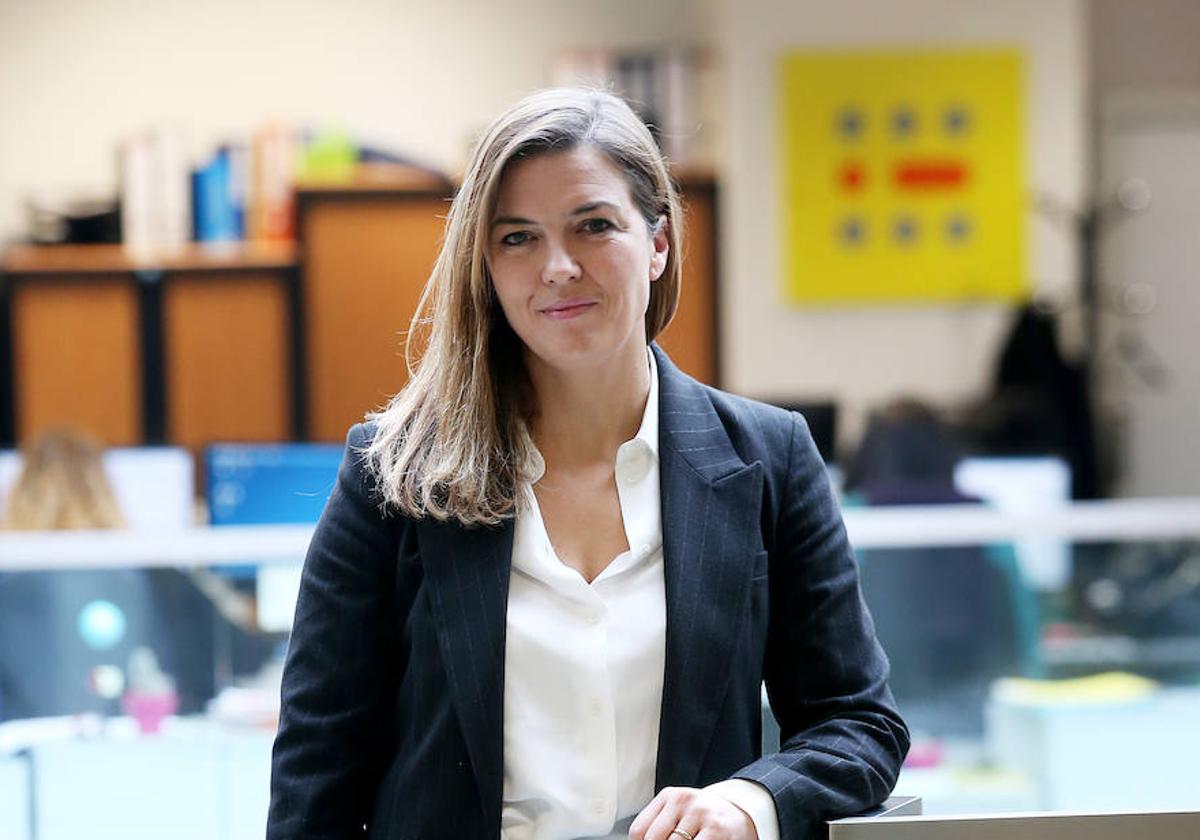 La directora gerente del Sepepa, en la sede central del servicio, en Oviedo.