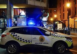Un coche de la Policía Local de Cangas de Onís.