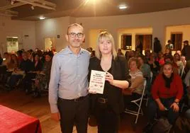 Rafael Santandreu con Verónica García-Peña, durante la presentación en Gijón de 'El método para vivir sin miedo'.