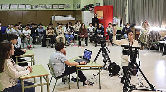 Los alumnos del Palacio Valdés aprenden a ser periodistas