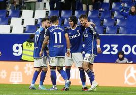 Los jugadores celebran el gol de Masca.