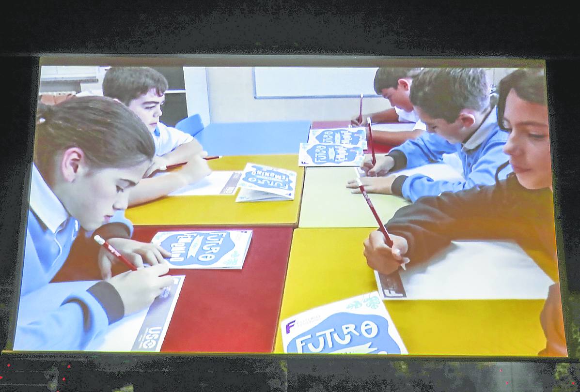 Los vídeos de los colegios participantes fueron proyectados durante el encuentro en el Acuario.