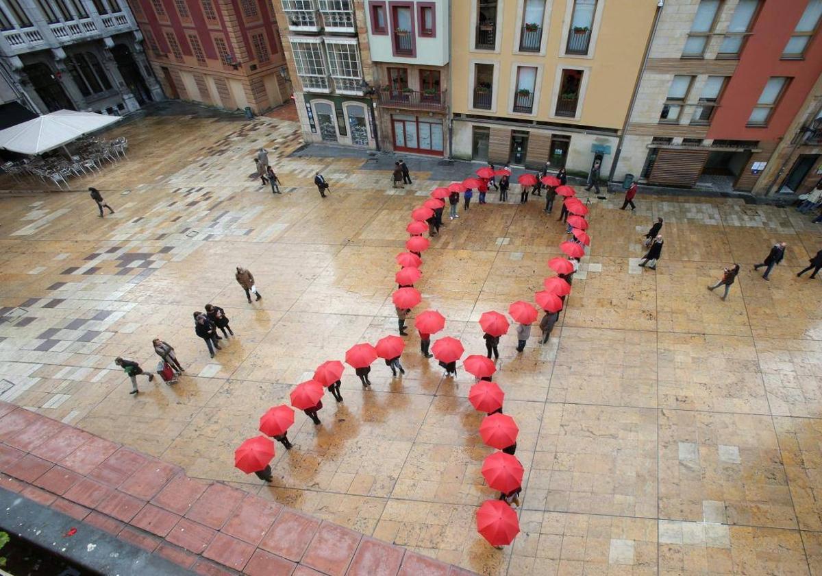 El lazo rojo como símbolo de acción contra el Sida cumple 23 años – StopVIH