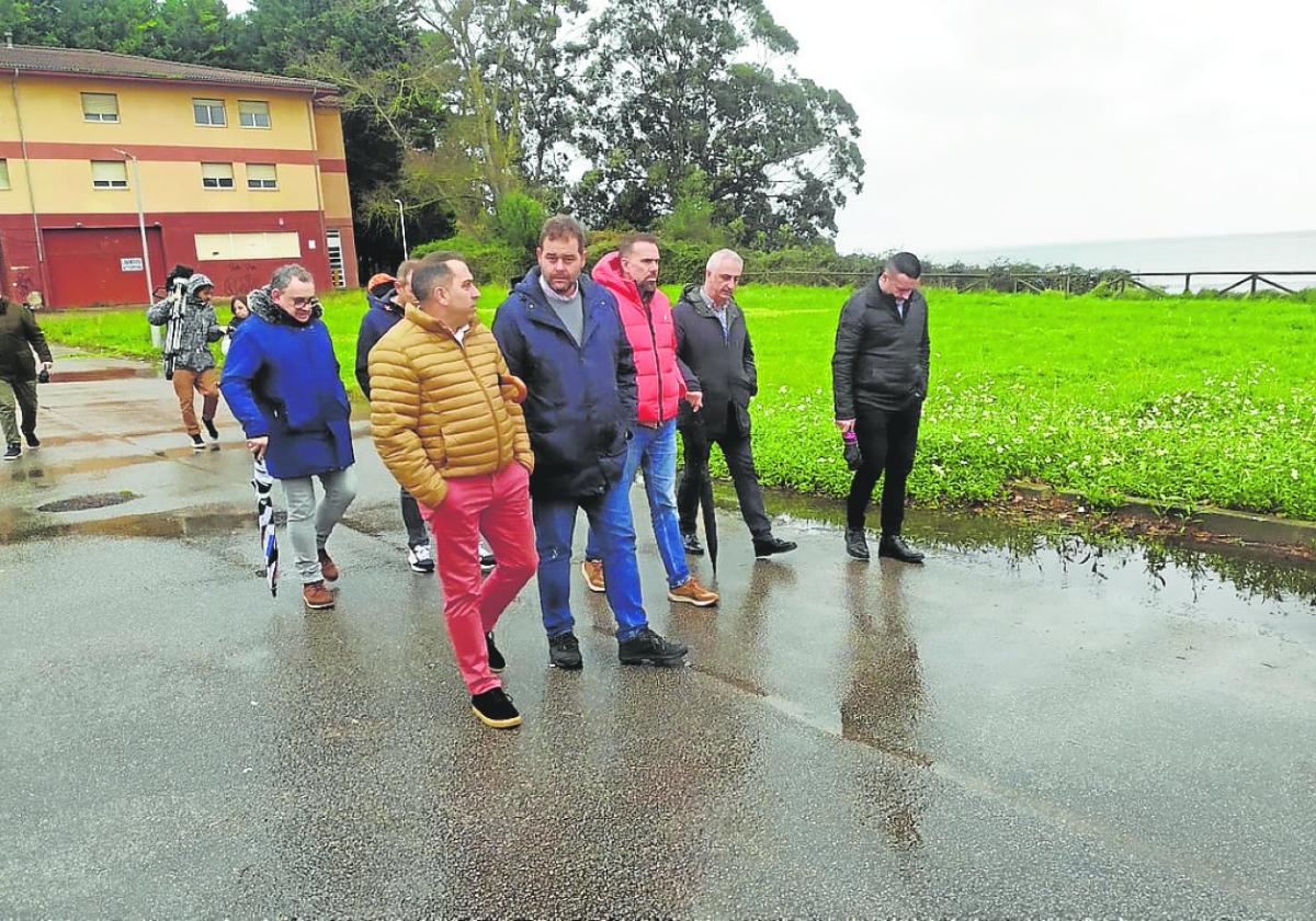 José Manuel Zapico, Javier Lanero, Ángel García, con otros sindicalistas en Perlora.