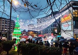 Cientos de personas asistieron al encendido de luces en Las Vegas.