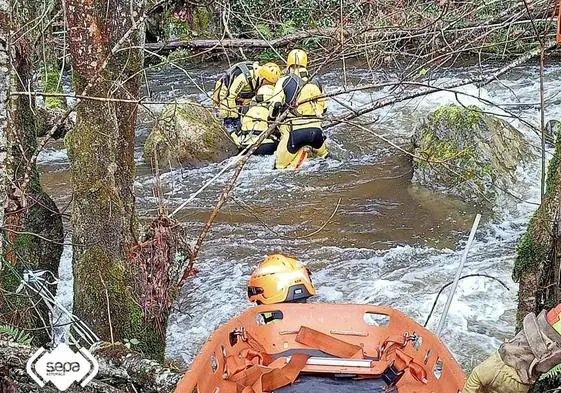 Fallece un langreano de 60 años tras caer a un río cerca de la Ruta del Alba