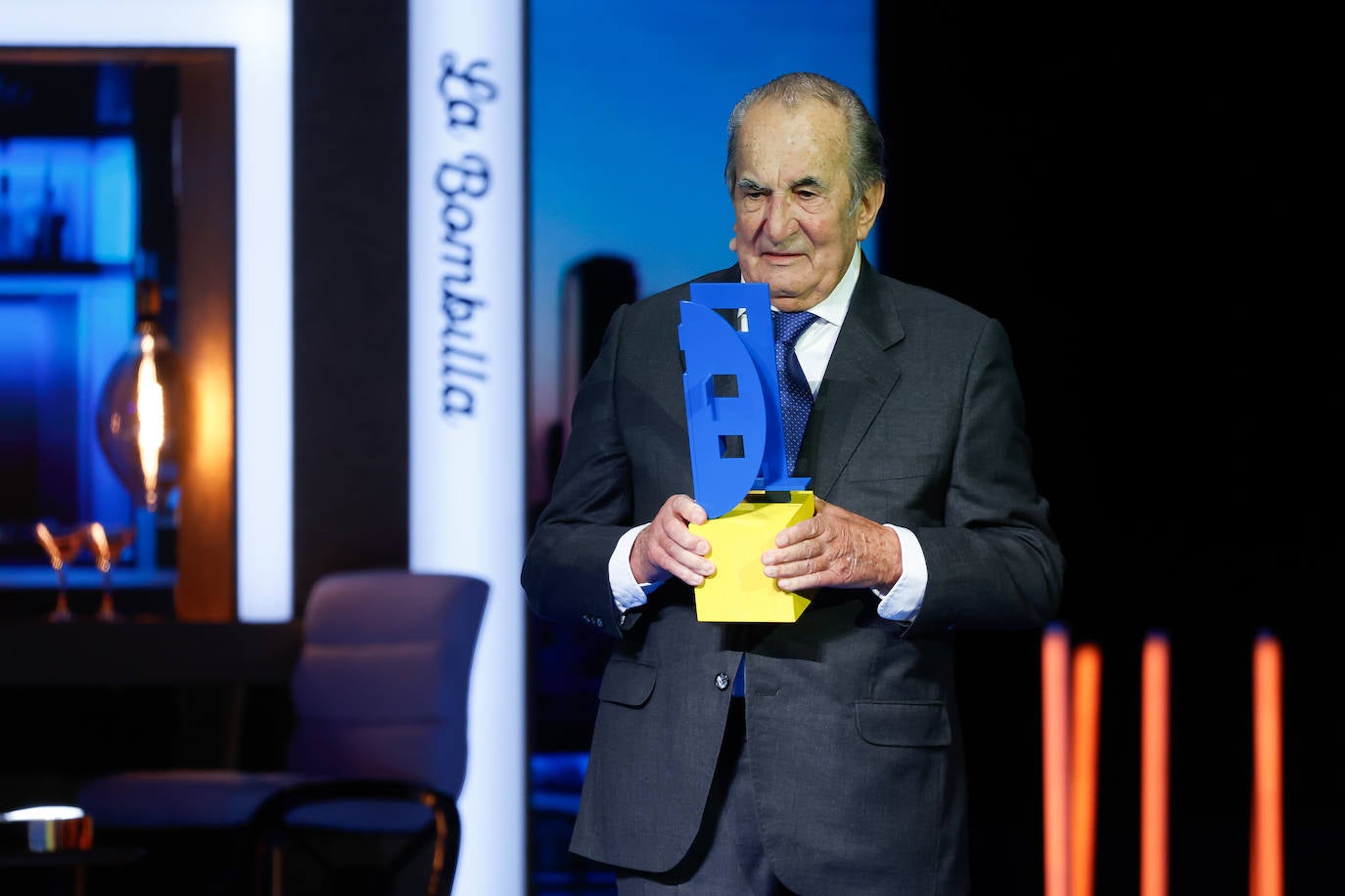 Fade distingue a representantes del mundo empresarial asturiano