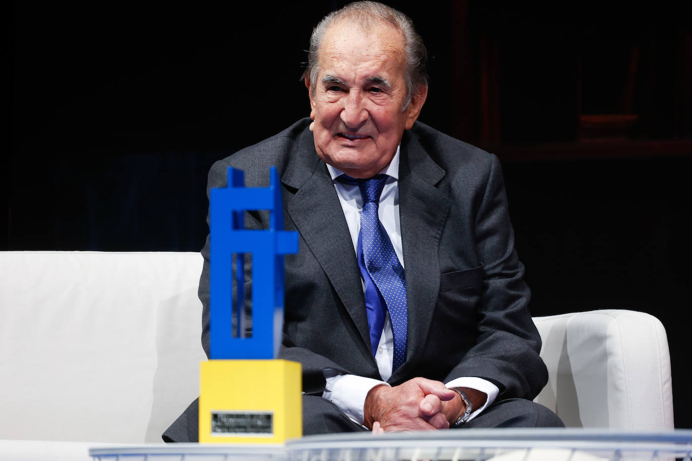 Fade distingue a representantes del mundo empresarial asturiano