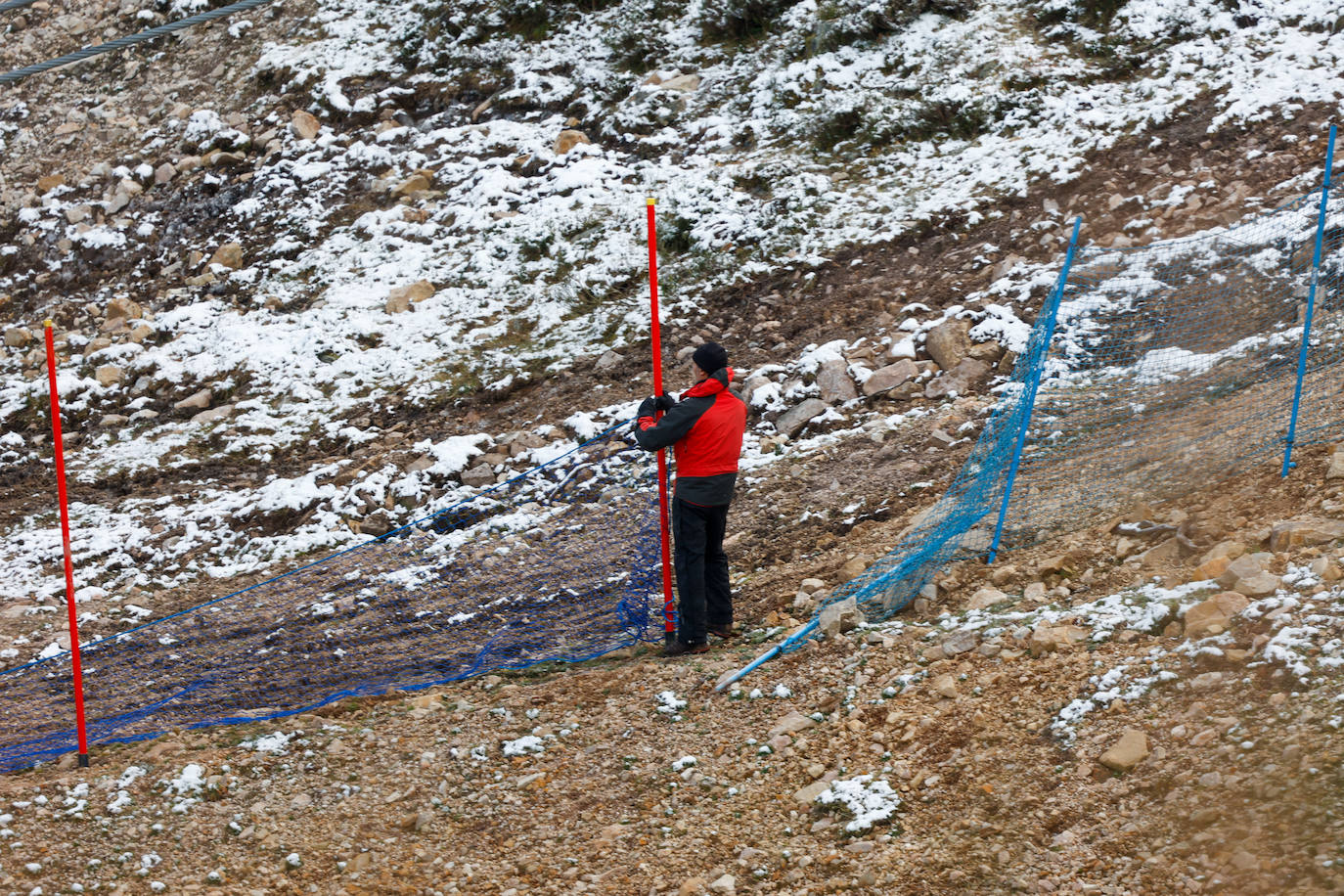 Valgrande abre la telecabina a la espera de más nieve