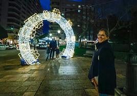 Arco iluminado en el parque de la Fábrica del Gas.