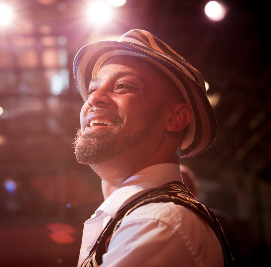 Imagen secundaria 2 - A la derecha, New Orleans Gospel Stars, quienes interpretarán 'The streets of New Orleans'. A la izquierda, Joshua Nelson, que traerá 'The soul of gospel'. 