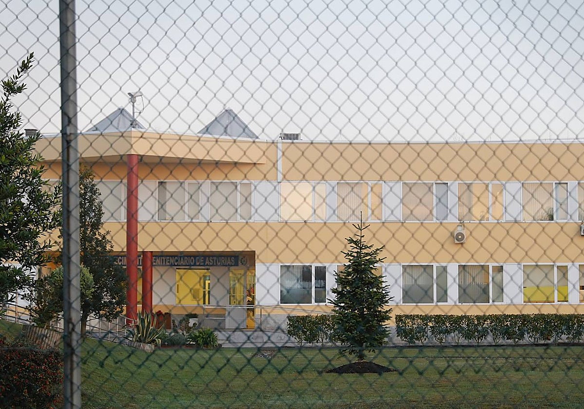 Edificio del centro penitenciario de Asturias.