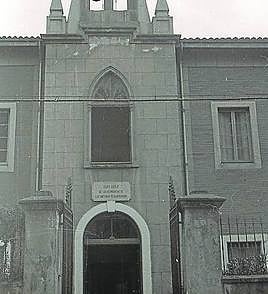 Entrada al asilo gijonés.