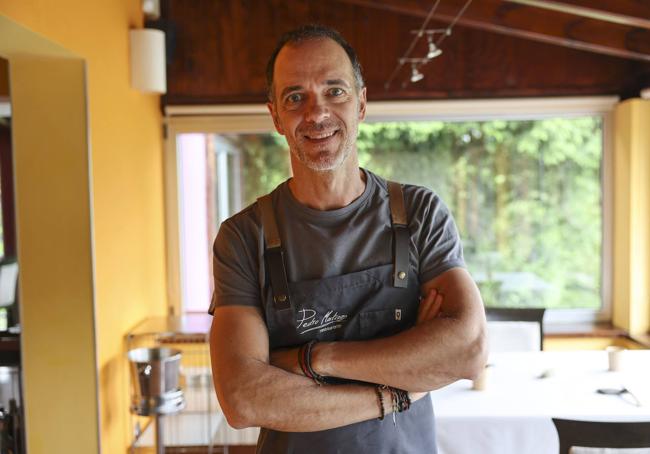 Pedro Martino, en su restaurante de Caces.