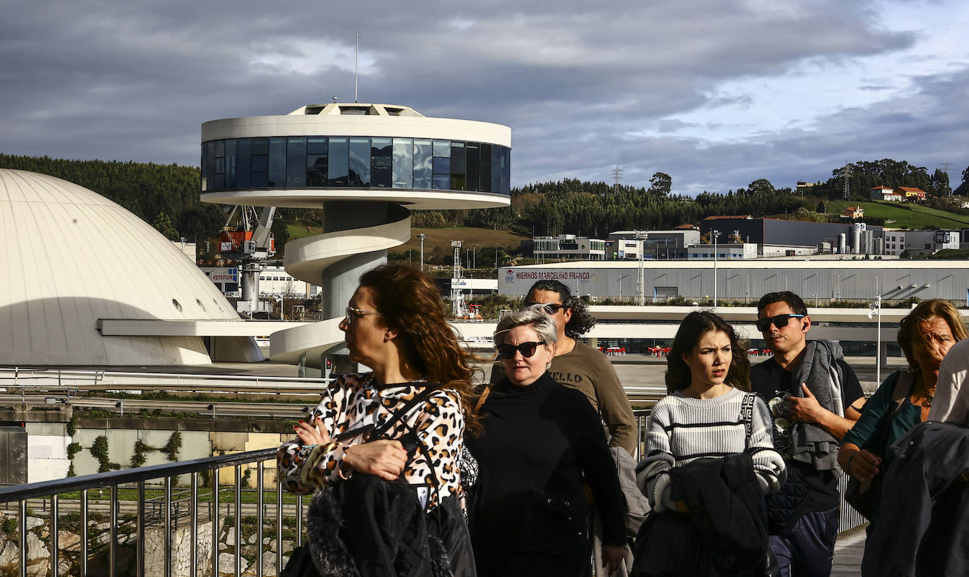 Asturias, abarrotada por el puente