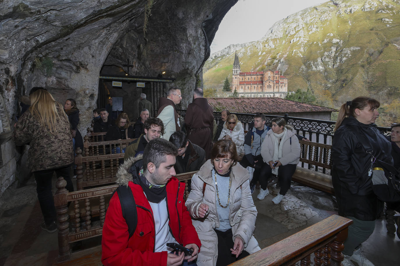 Asturias, abarrotada por el puente