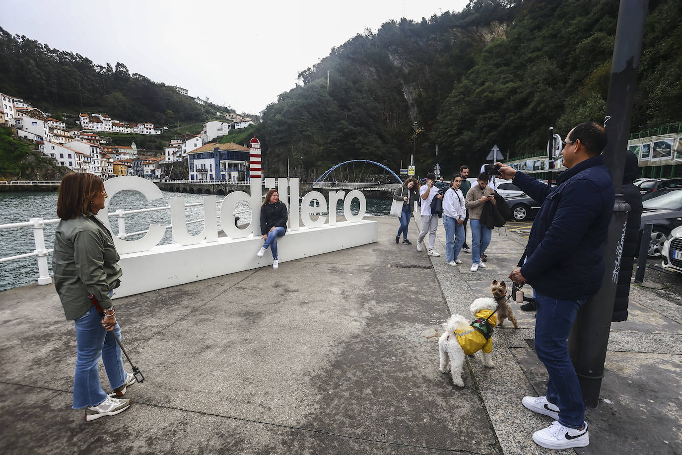 Asturias, abarrotada por el puente