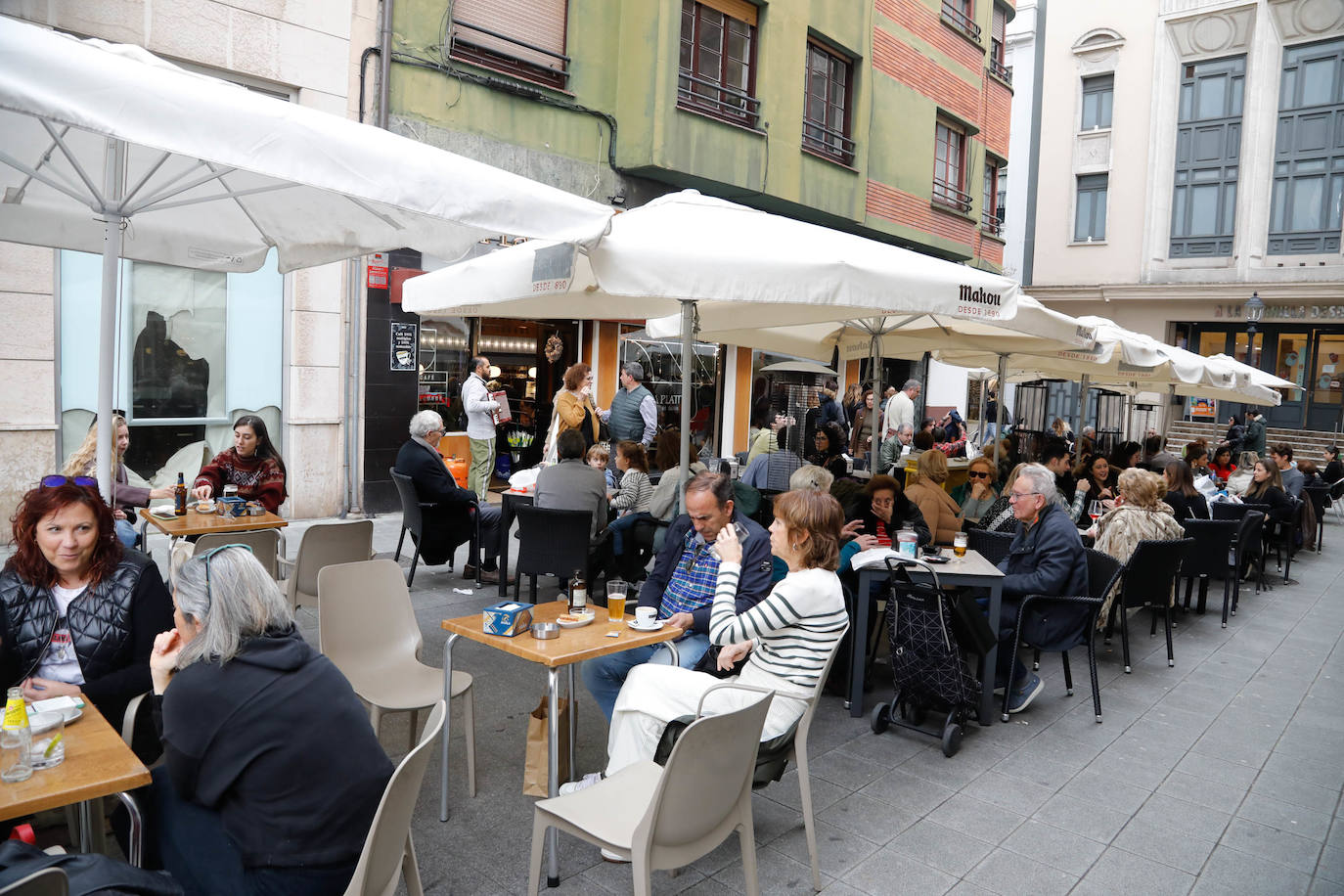 Asturias, abarrotada por el puente