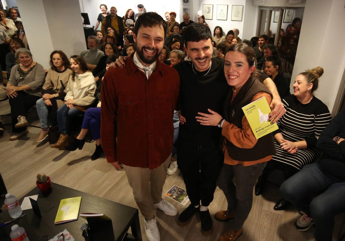 Xaime Martínez, Rodrigo Cuevas y Aitana Castaño, durante la presentación.