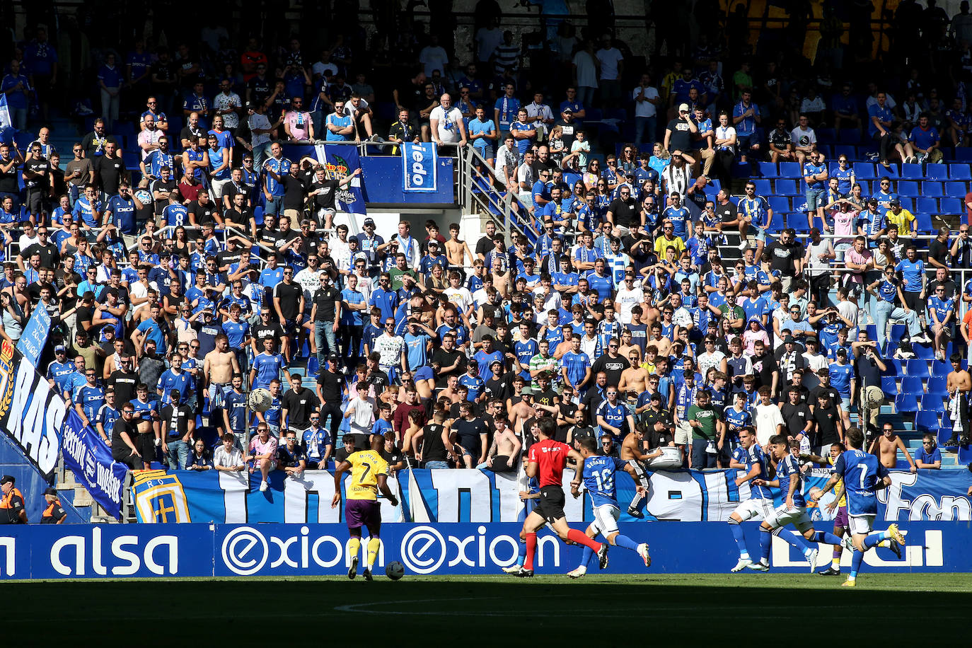 Público en el Carlos Tartiere.