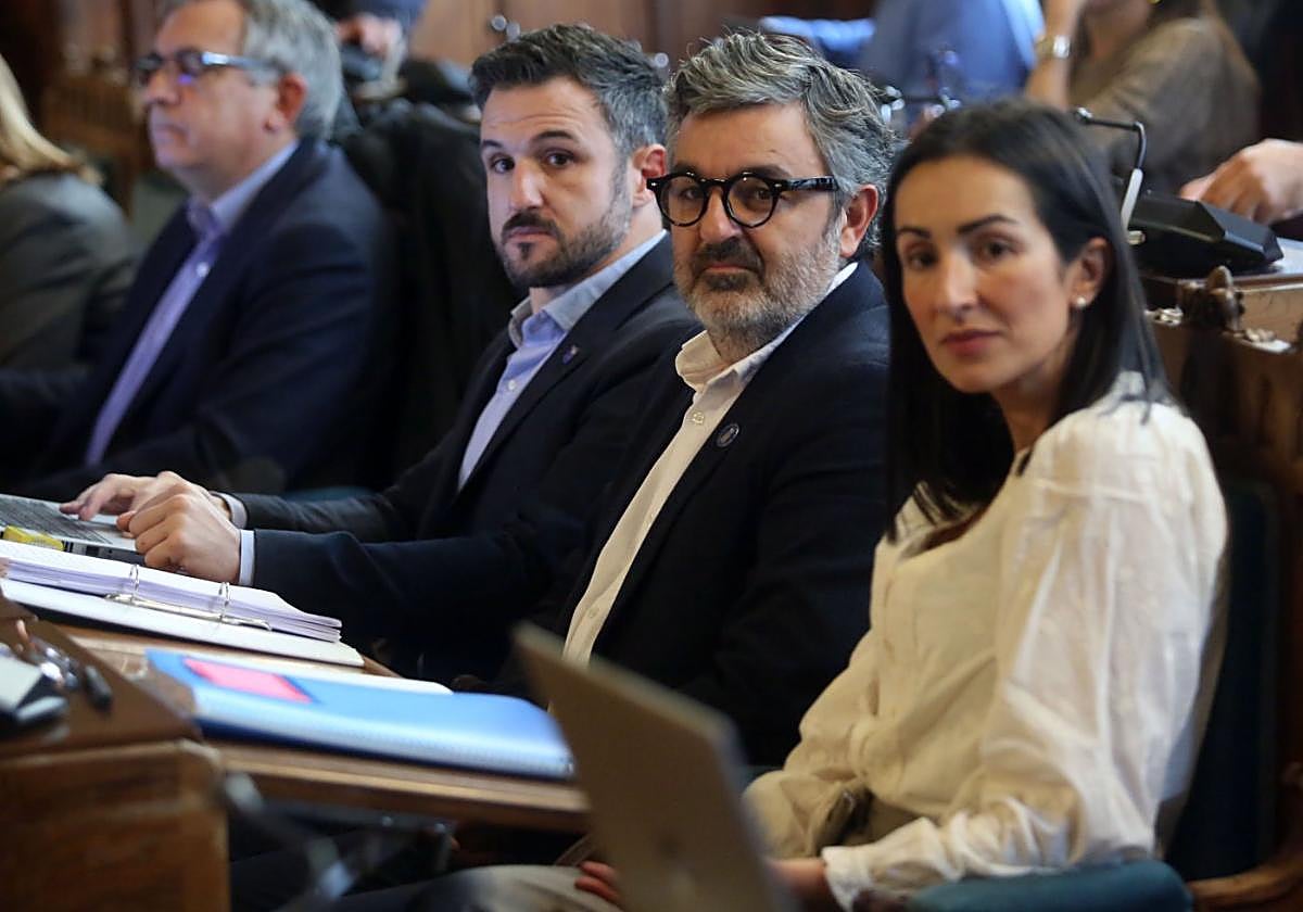 El viceconsejero Jorge García, el consejero Alejandro Calvo y la secretaria general técnica de la consejería, Eva Fueyo.