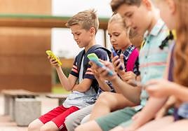 Asturias, a favor de «restringir» el móvil en Primaria y limitar su uso en Secundaria a herramienta pedagógica