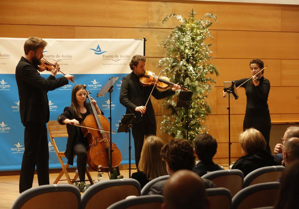 Concierto de Navidad en el salón de actos del Puerto.