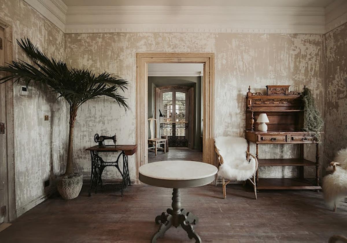 La casona ha permitido diseñar espacios muy amplios.Los mayores tienen en la residencia varias salas de encuentro.