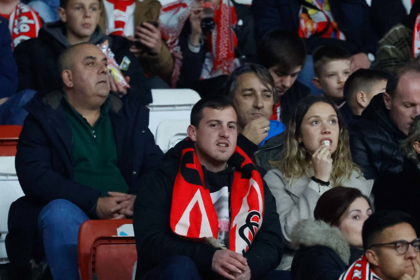 ¿Estuviste viendo el Sporting - Leganés? ¡Búscate en las fotos de El Molinón!