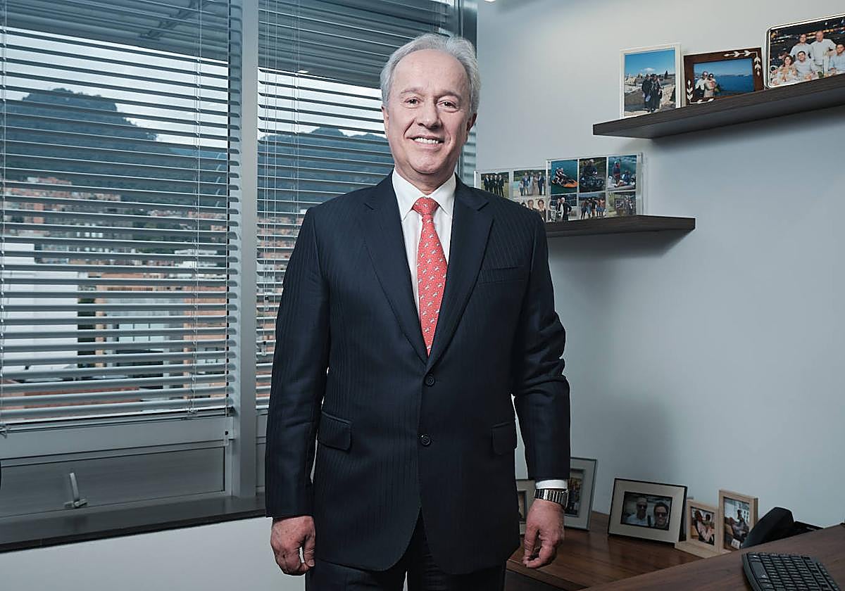 El presidente del Grupo Trinity, Omar González, en su despacho.