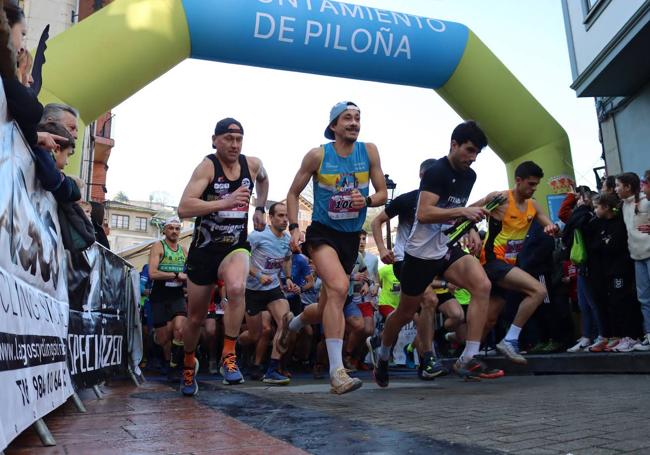 Momento de la salida, con mucho ambiente y 300 participantes, del último Cayón Trail de Piloña