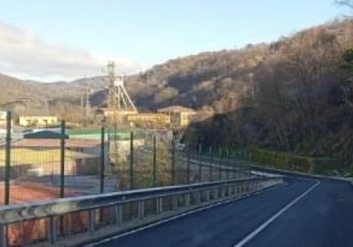 El nuevo acceso al polígono de Valnalón, desde entrada de la carretera de Pajomal.