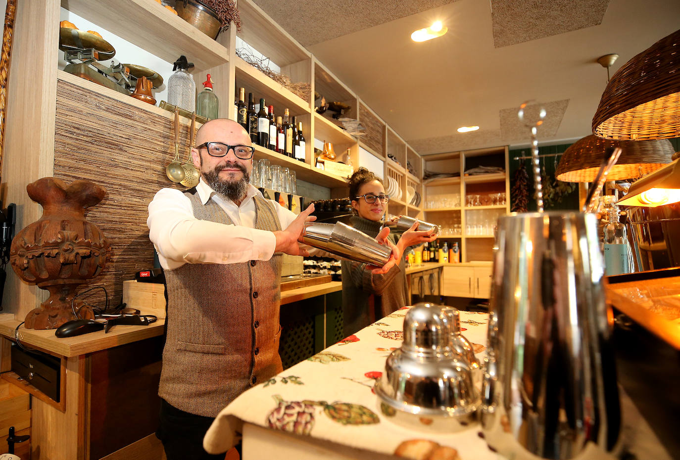 Lolo Remeseiro y Laura Gallego, de La veladora (Asturias)