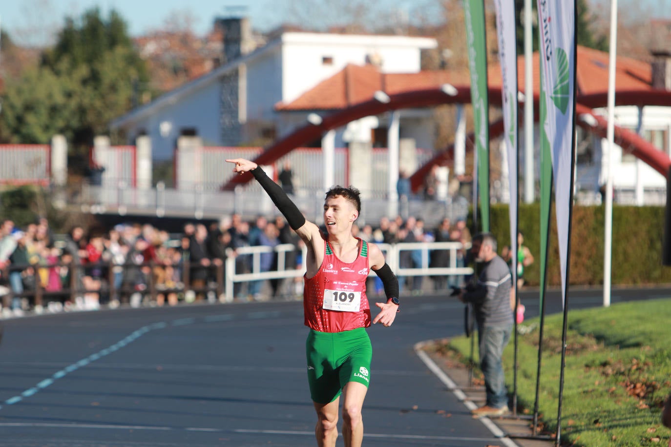 Alejandro Onís y Esther Ramos vencen en la Carrera Popula de Nochebuena