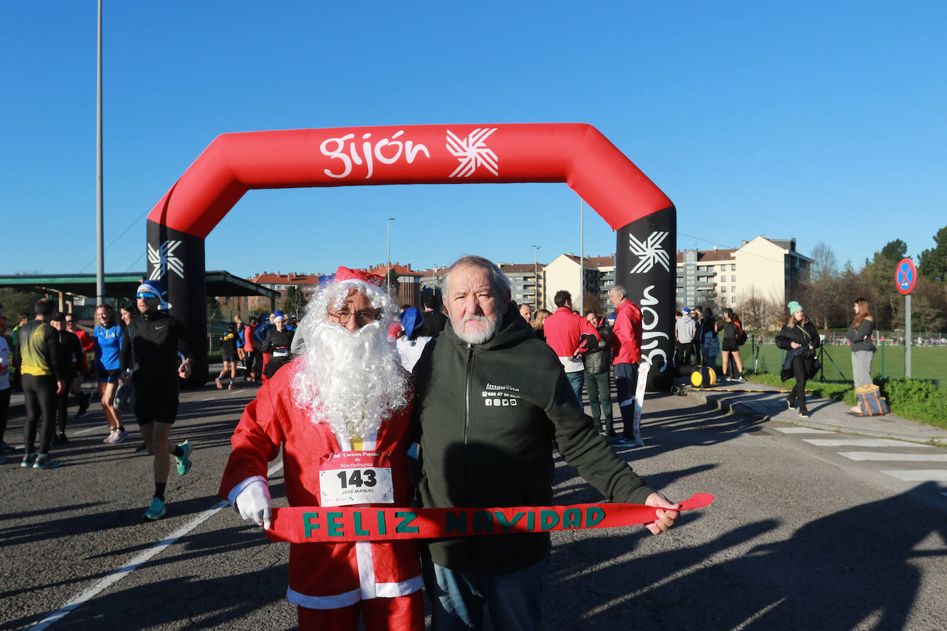 Miles de deportistas se dan cita en el Cross de Nochebuena de Gijón