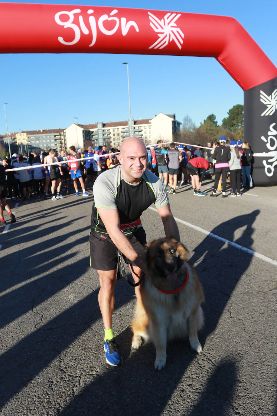 Miles de deportistas se dan cita en el Cross de Nochebuena de Gijón