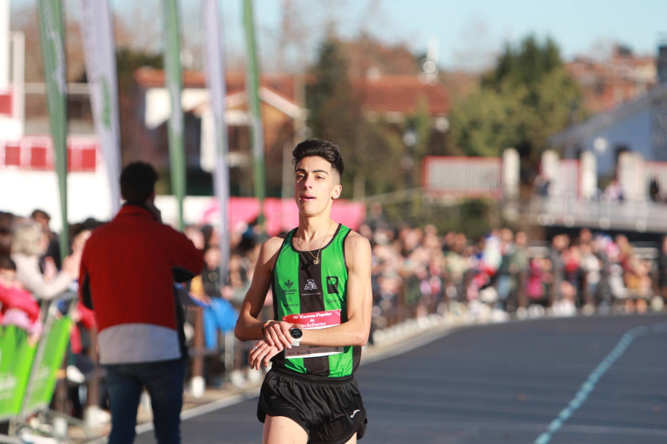 Miles de deportistas se dan cita en el Cross de Nochebuena de Gijón