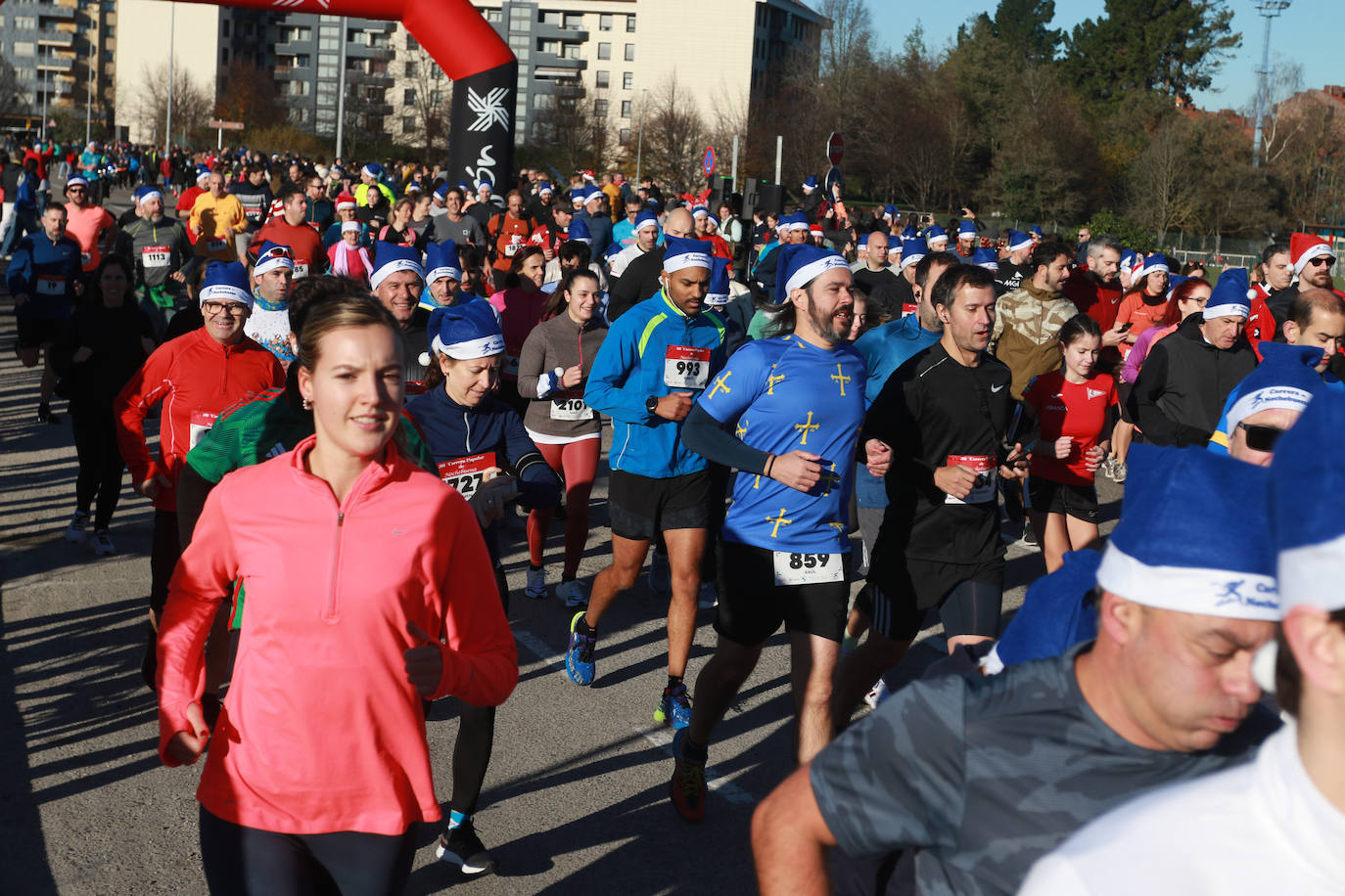 Miles de deportistas se dan cita en el Cross de Nochebuena de Gijón